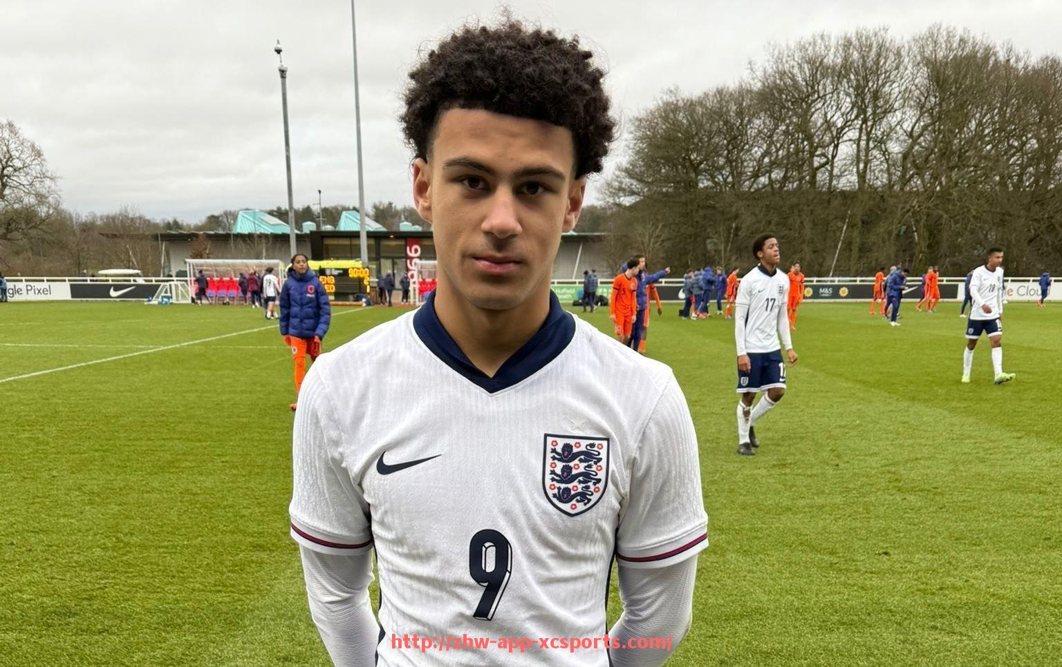 杏彩体育-法甲教练比赛临场调整策略实例分析